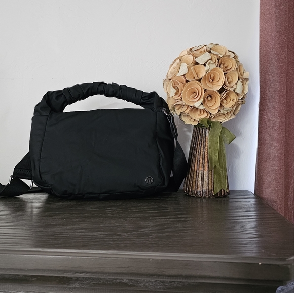 Lululemon crossbody - Picture 13 of 15